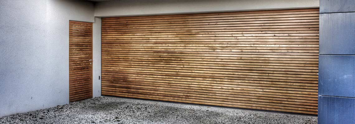 Holz Garage: Sektionaltor Südtirol